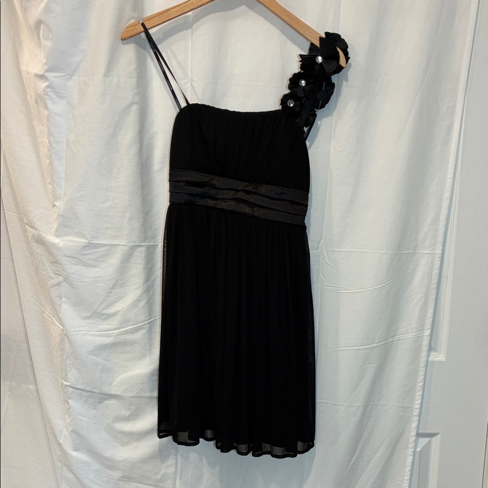 My Michelle Black One-Shoulder Floral Detail Dress